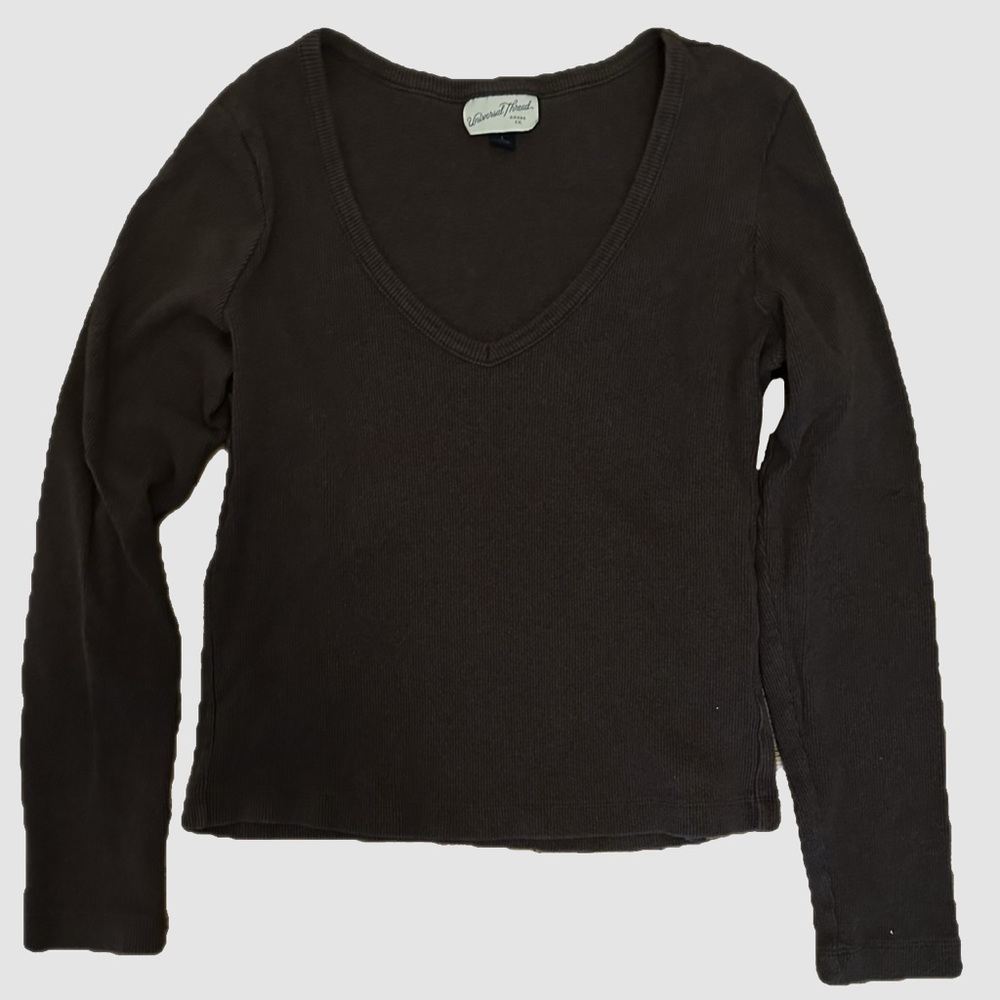 super cute brown lined v neck shirt